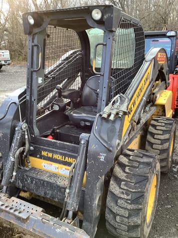 Main image New Holland L225