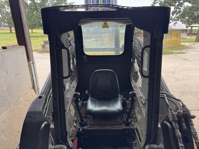 Image of New Holland L225 equipment image 3