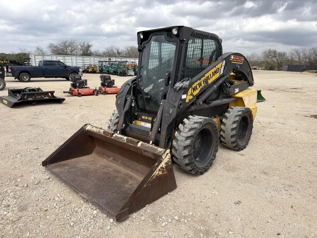 Image of New Holland L225 Primary image