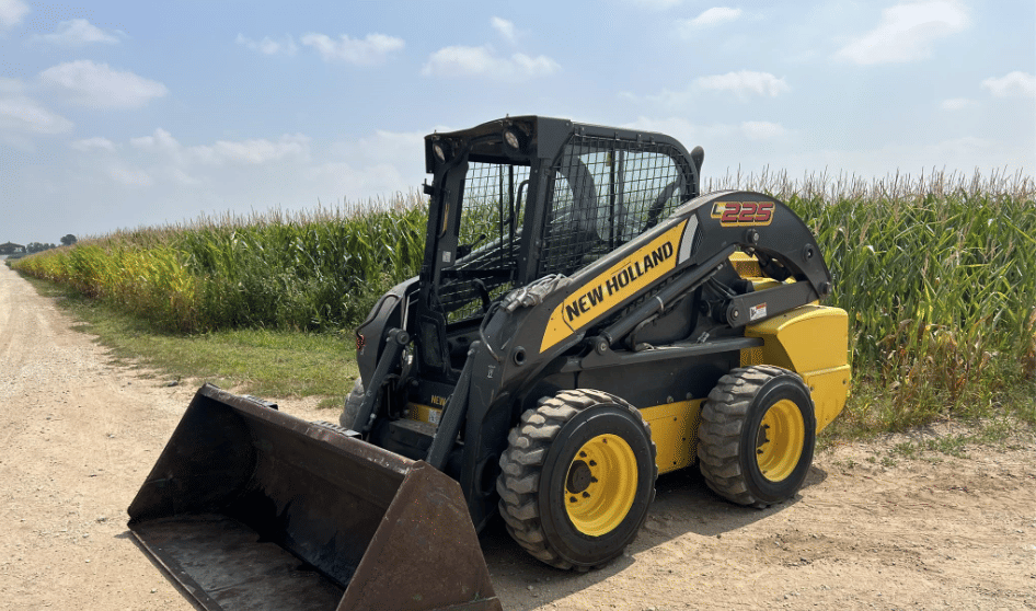 Main image New Holland L225