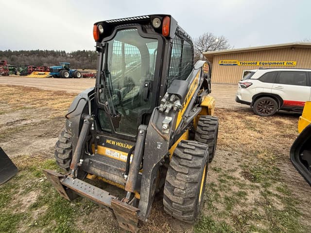 Image of New Holland L225 equipment image 1