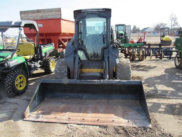 Image of New Holland L225 equipment image 2