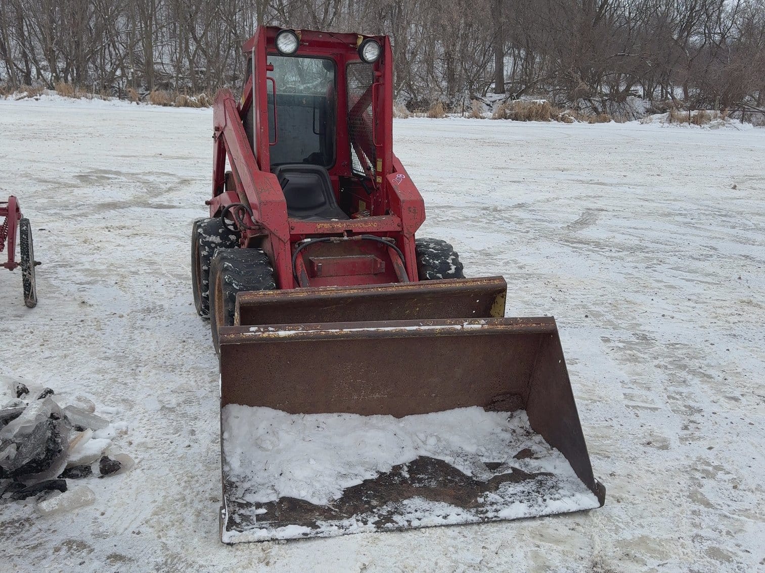 New Holland L225 Equipment Image0