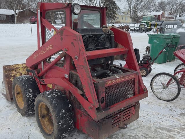 Image of New Holland L225 equipment image 3