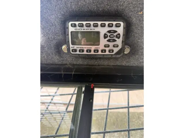 Image of New Holland L228 equipment image 3