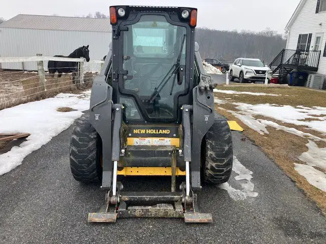 Image of New Holland L228 Primary image