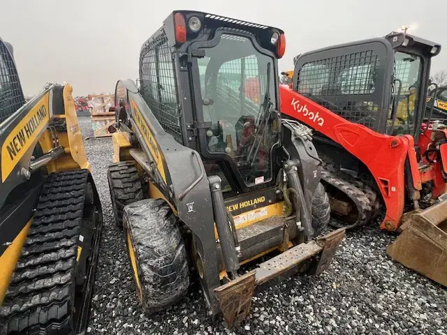 Image of New Holland L228 equipment image 3