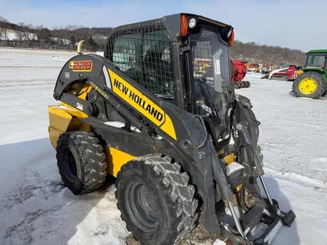 Image of New Holland L228 equipment image 3