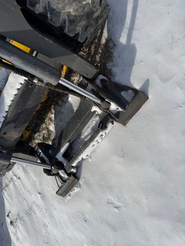 Image of New Holland L228 equipment image 2