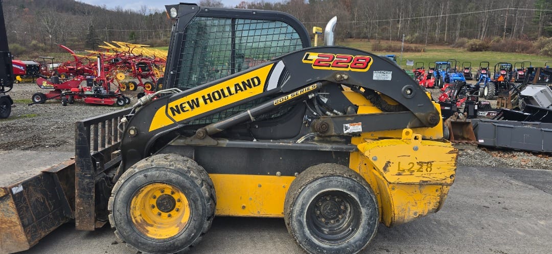 New Holland L228 Equipment Image0