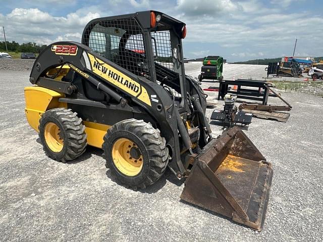 Image of New Holland L228 equipment image 2