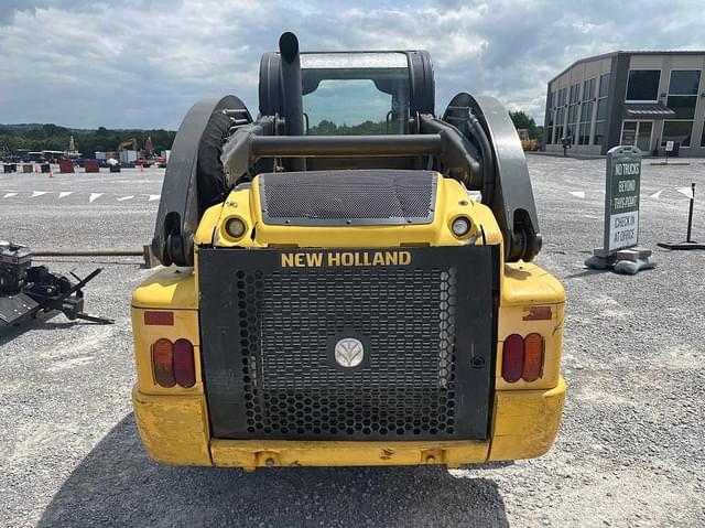 Image of New Holland L228 equipment image 4