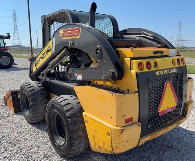 Image of New Holland L228 equipment image 4