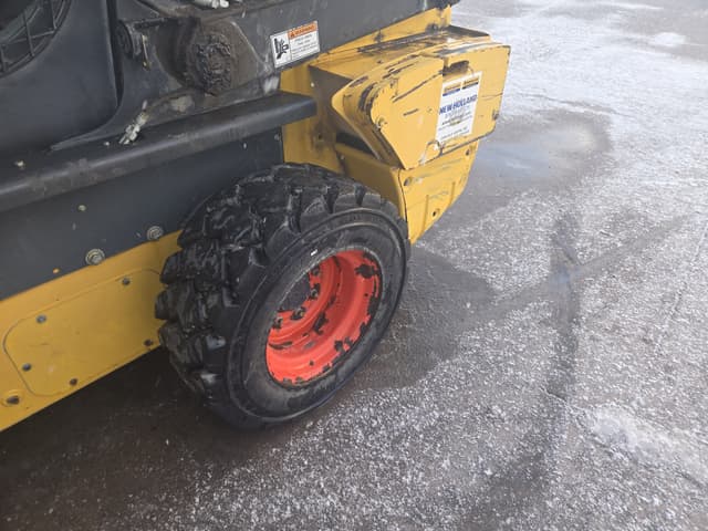 Image of New Holland L228 equipment image 1