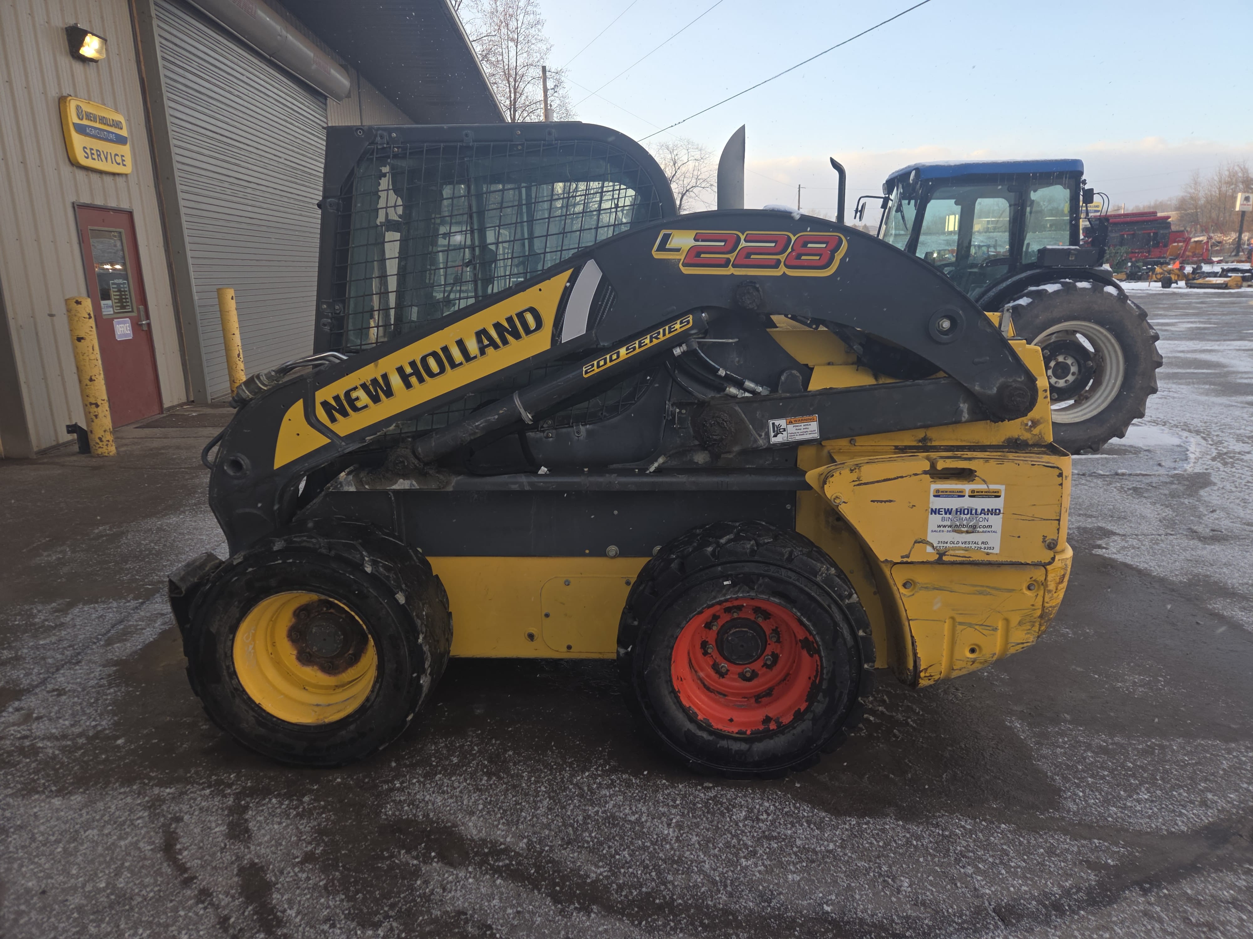 New Holland L228 Equipment Image0