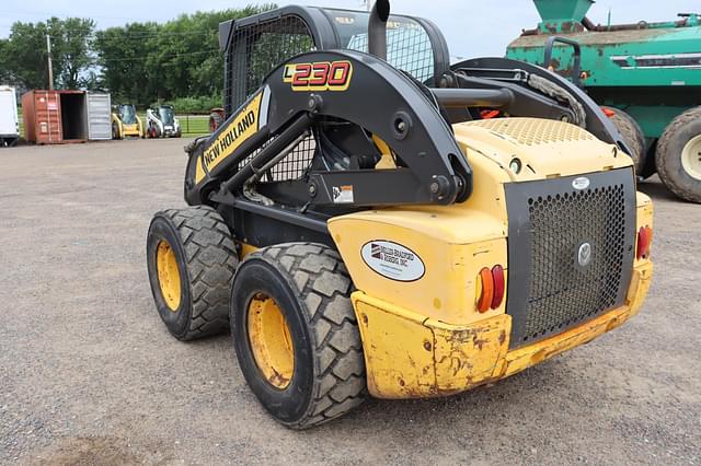 Image of New Holland L230 equipment image 4
