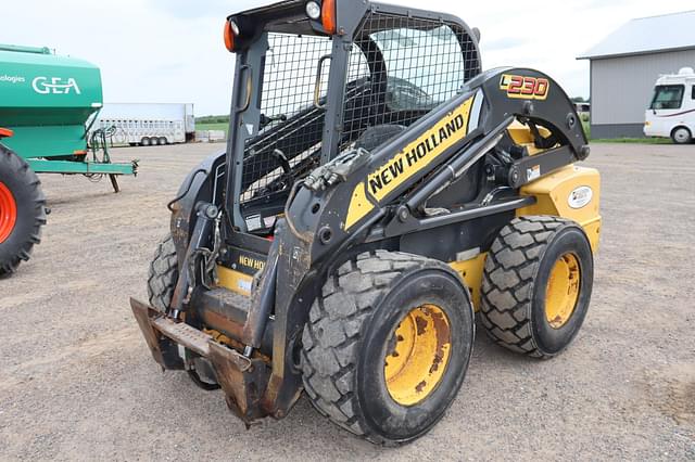Image of New Holland L230 equipment image 2