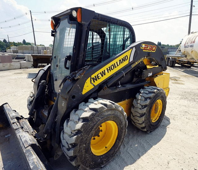 Image of New Holland L230 equipment image 1