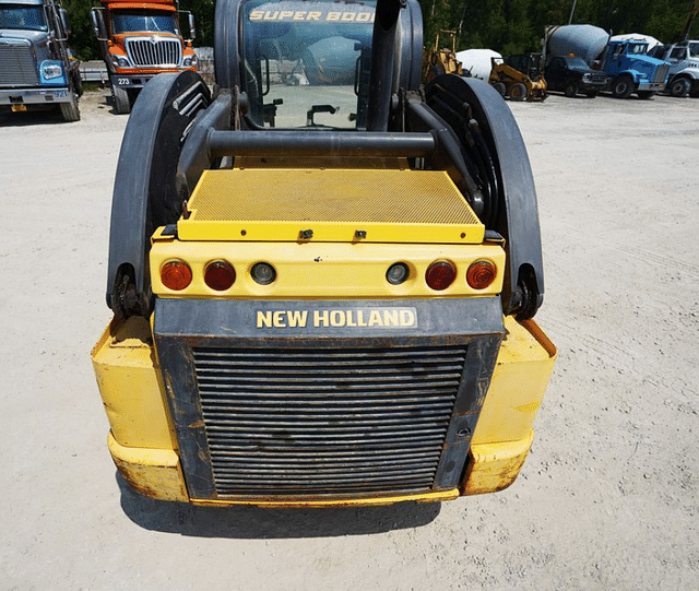 Image of New Holland L230 equipment image 4
