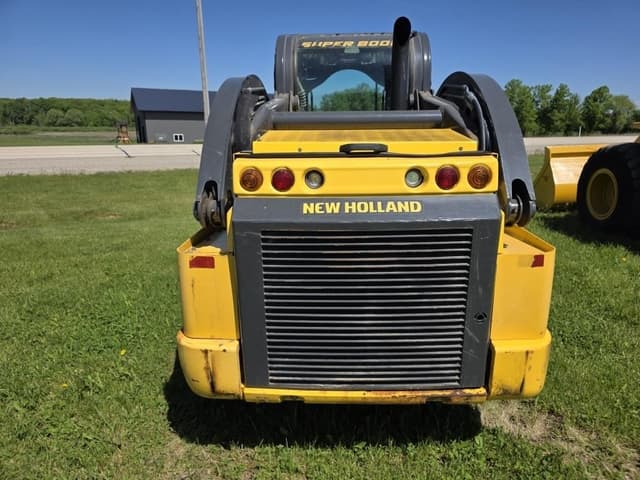 Image of New Holland L230 equipment image 3
