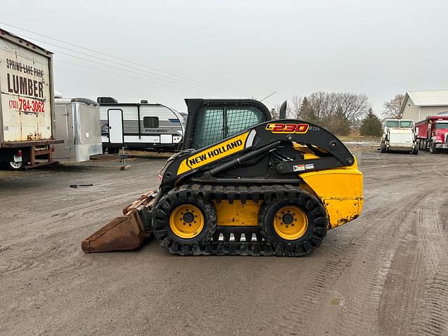 Image of New Holland L230 equipment image 3