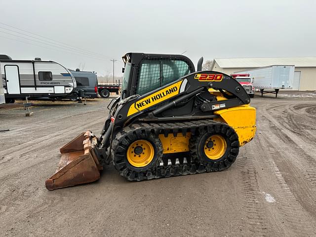 Image of New Holland L230 equipment image 2