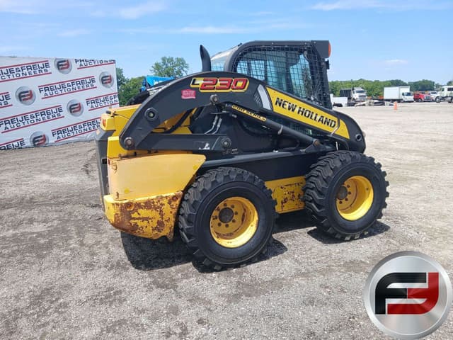 Image of New Holland L230 equipment image 2