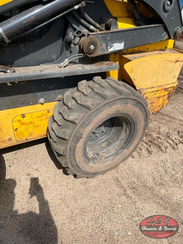 Image of New Holland L230 equipment image 4