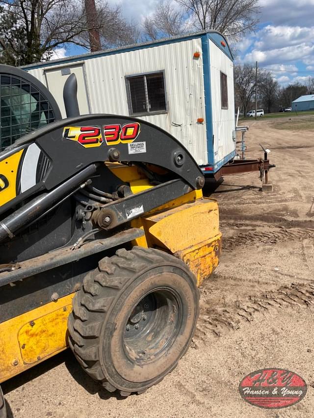 Image of New Holland L230 equipment image 3