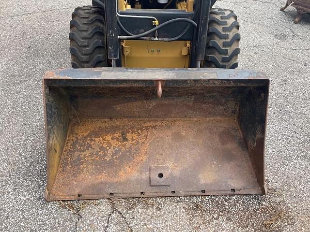 Image of New Holland L250 equipment image 2