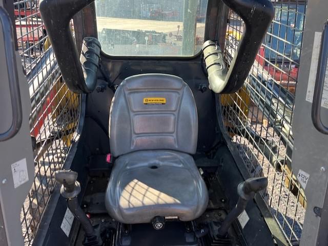 Image of New Holland L316 equipment image 2