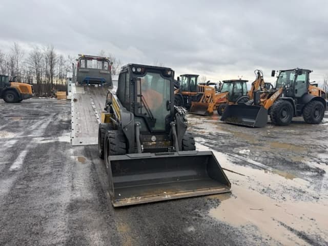 Image of New Holland L318 equipment image 2