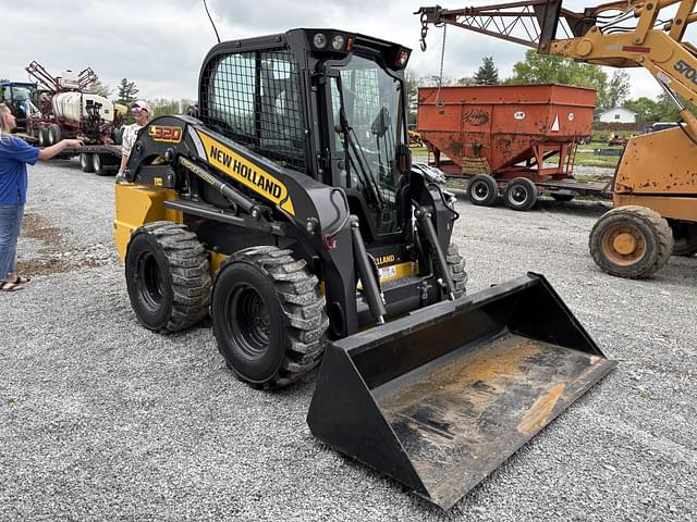 Image of New Holland L320 equipment image 3