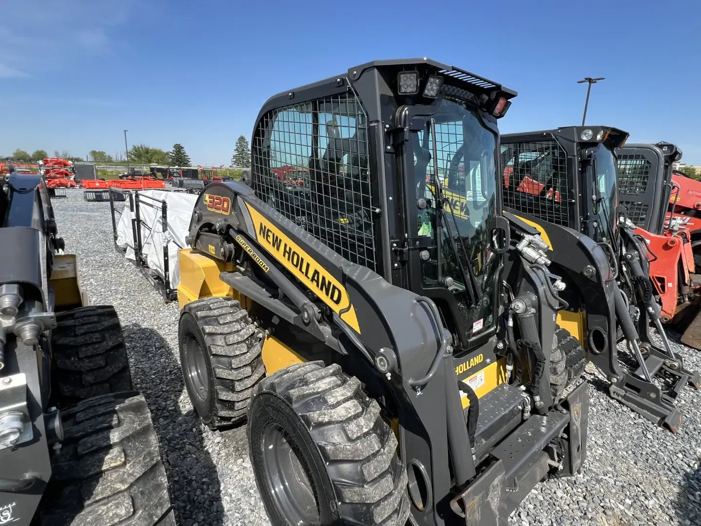 New Holland L320 Equipment Image0