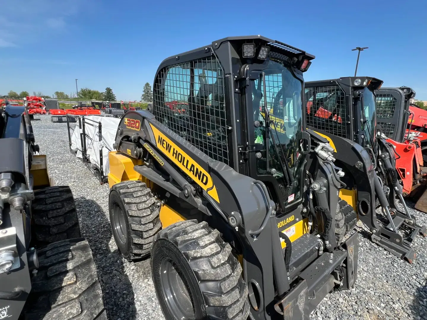 New Holland L320 Equipment Image0