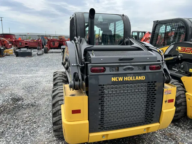 Image of New Holland L320 equipment image 2