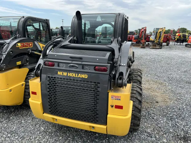 Image of New Holland L320 equipment image 2