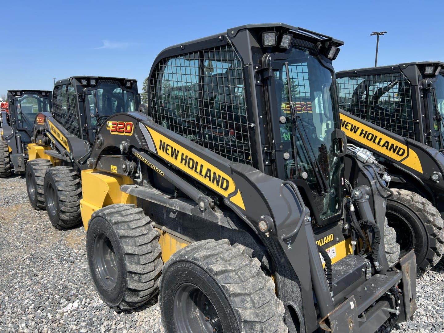 New Holland L320 Equipment Image0