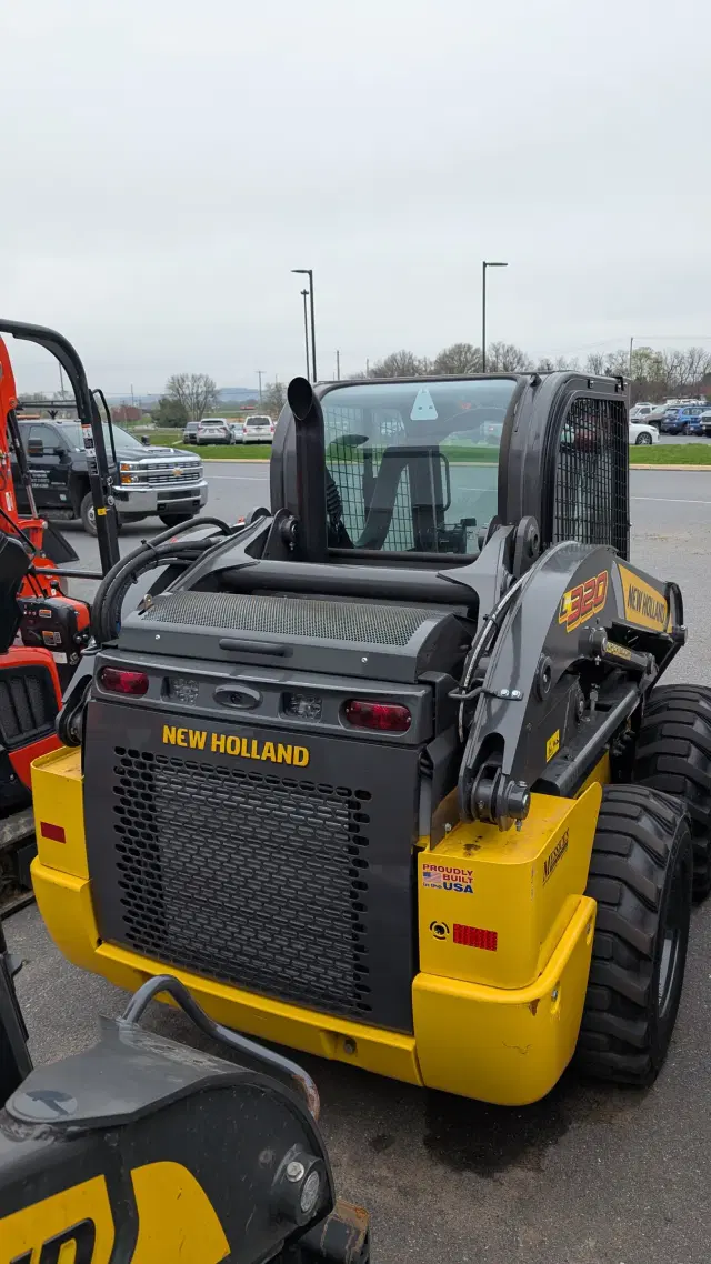 Image of New Holland L320 equipment image 4