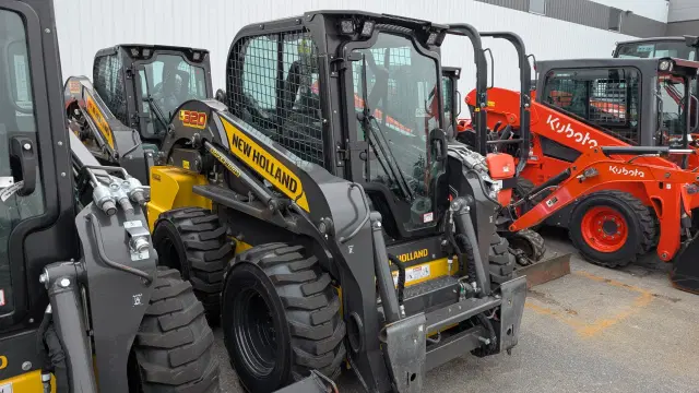 Image of New Holland L320 equipment image 3