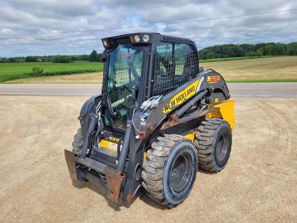 Main image New Holland L320