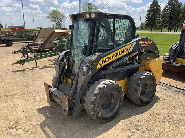 Image of New Holland L320 equipment image 2