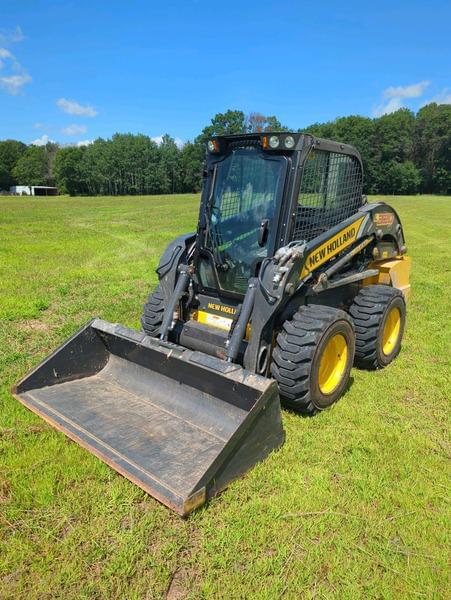 Image of New Holland L320 equipment image 2