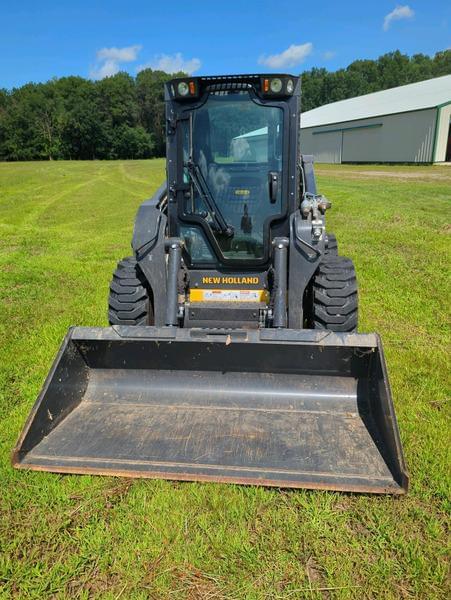 Image of New Holland L320 equipment image 3