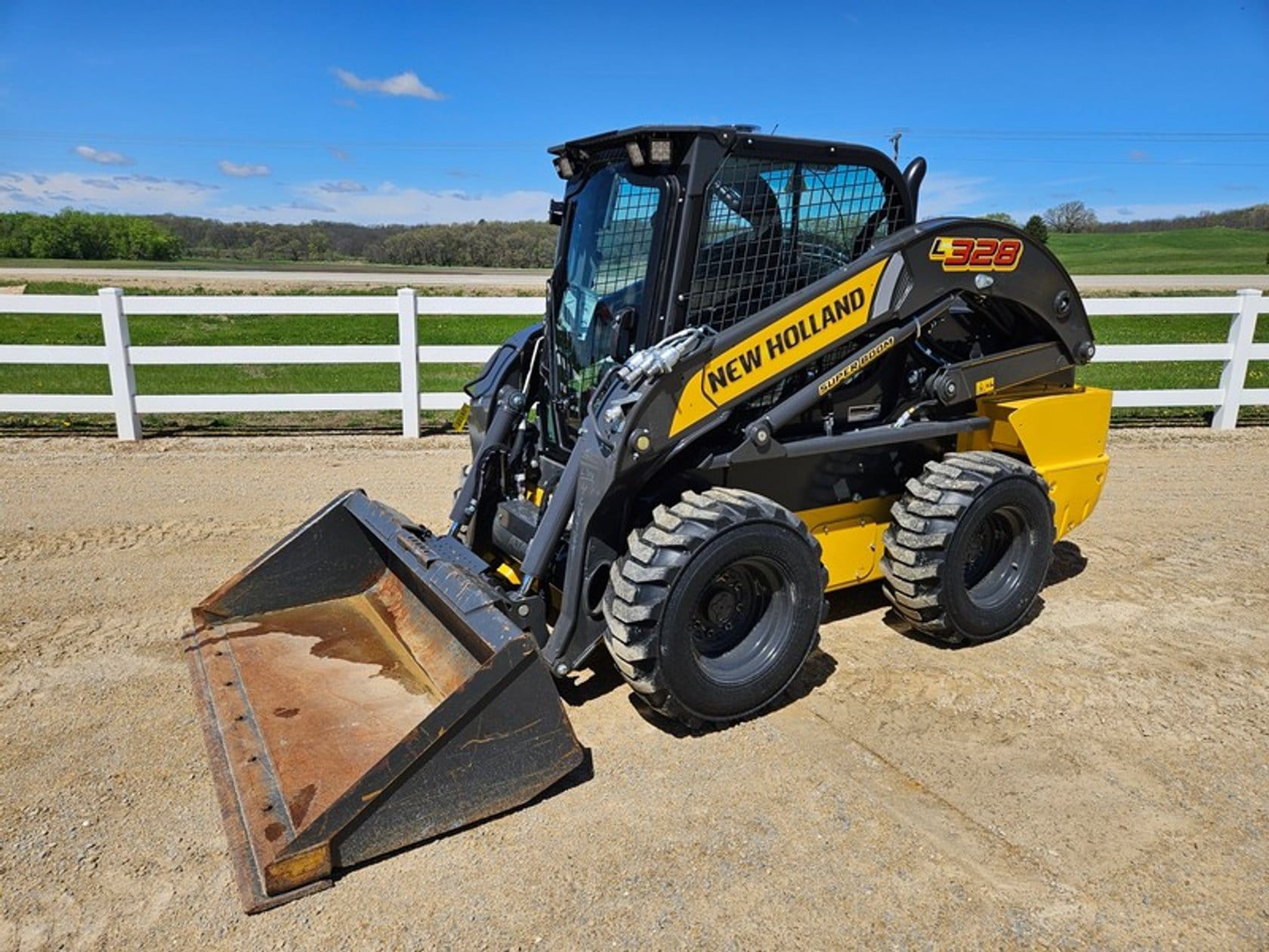 New Holland L328 Equipment Image0