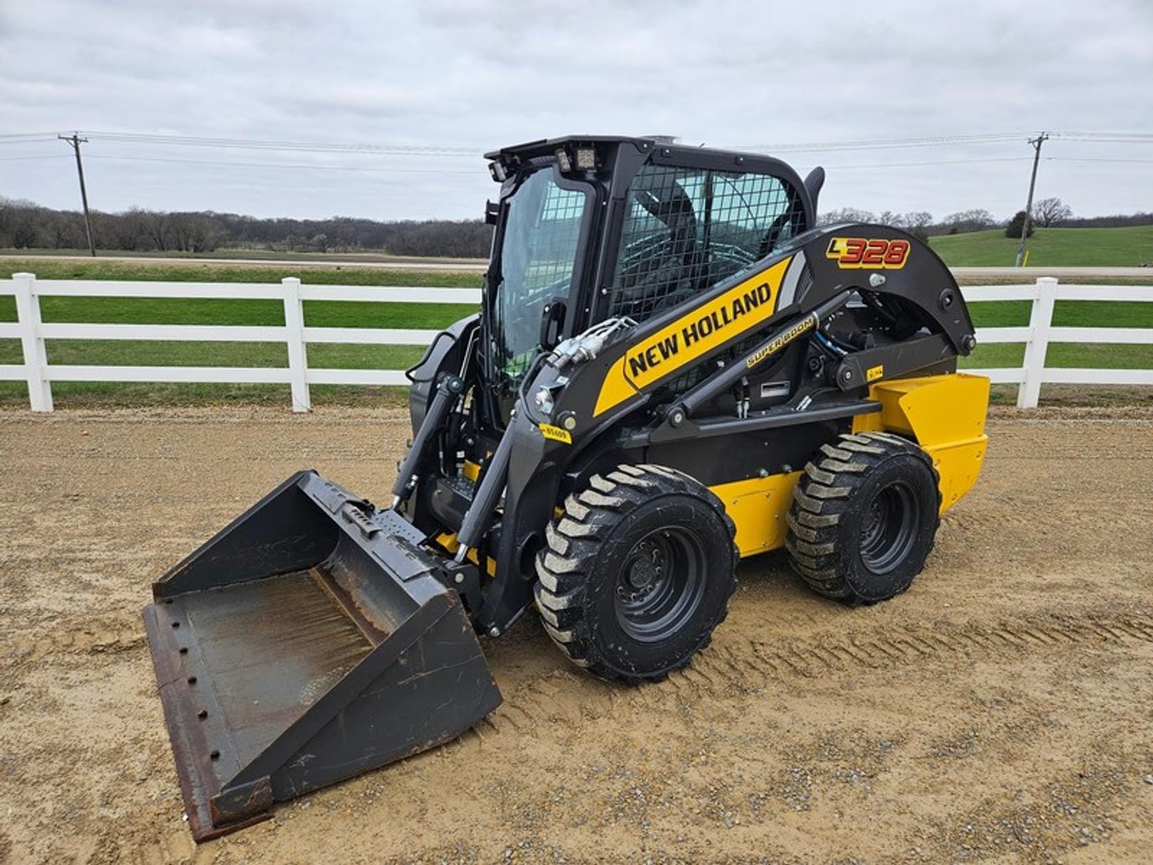 New Holland L328 Equipment Image0