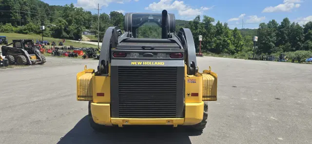 Image of New Holland L334 equipment image 1