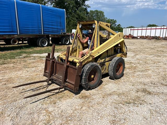 Image of New Holland L35 equipment image 1