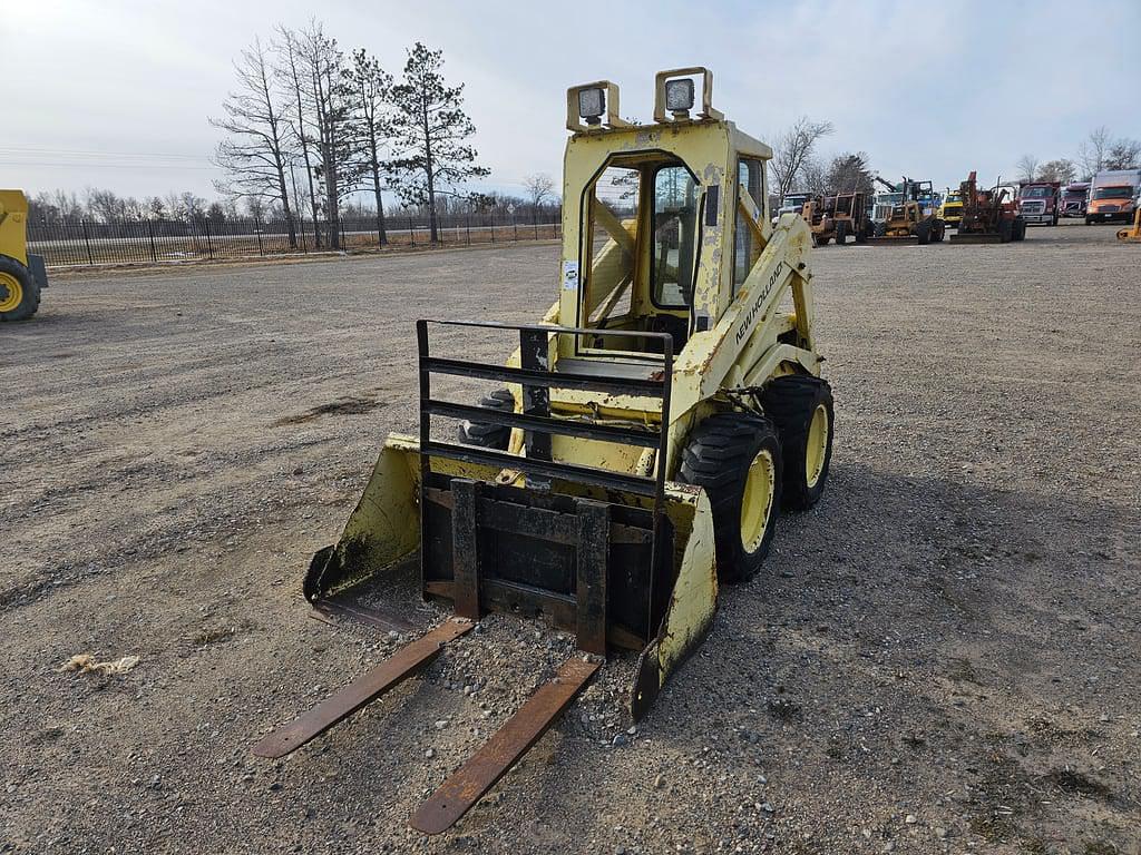 Image of New Holland L425 Primary image