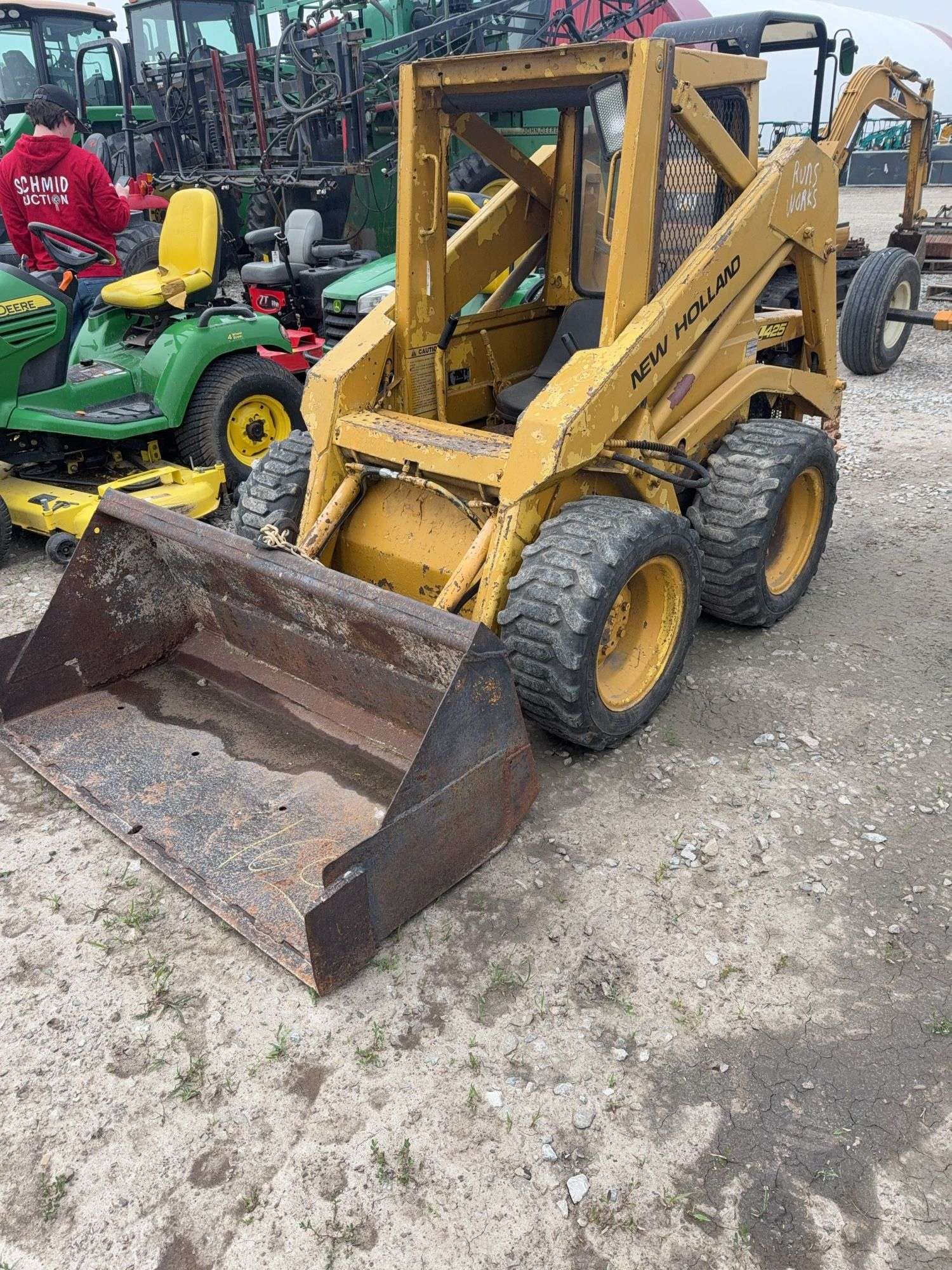 New Holland L425 Equipment Image0